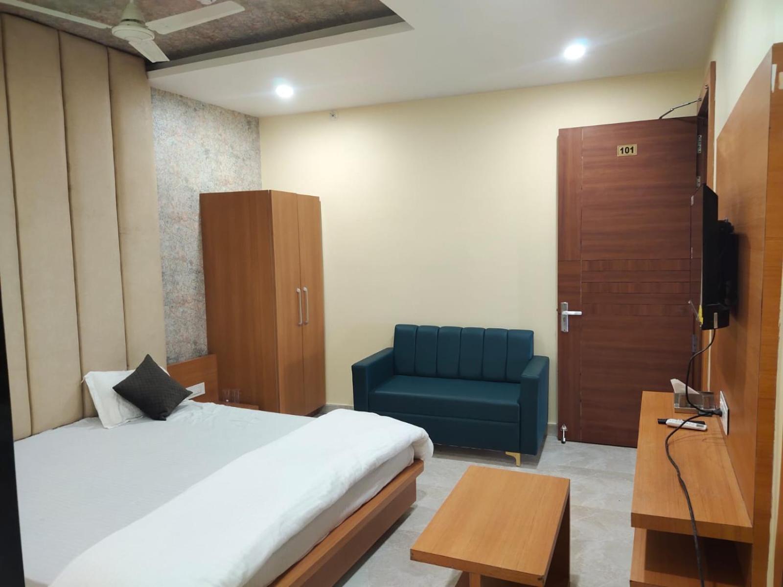Shri Laxmi Inn Orai Ngoại thất bức ảnh